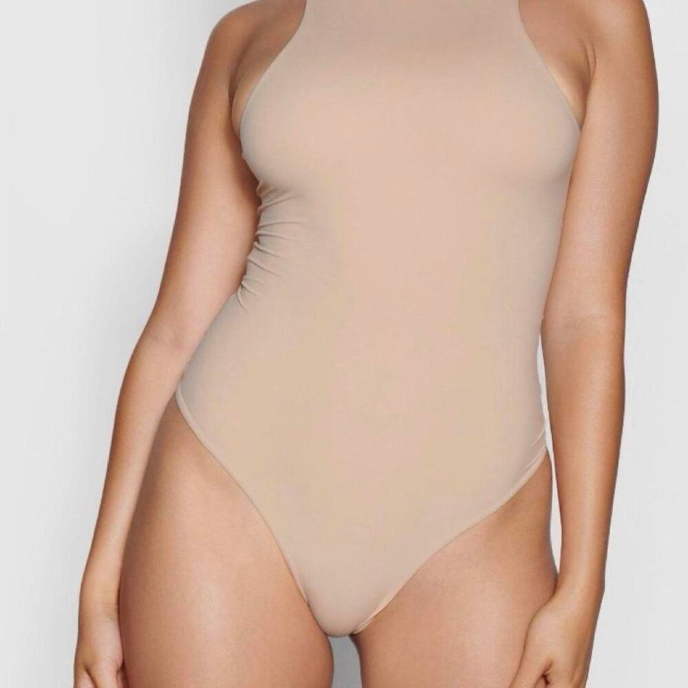 SKIMS Fits Everybody High Neck Bodysuit in Sand, size 3X